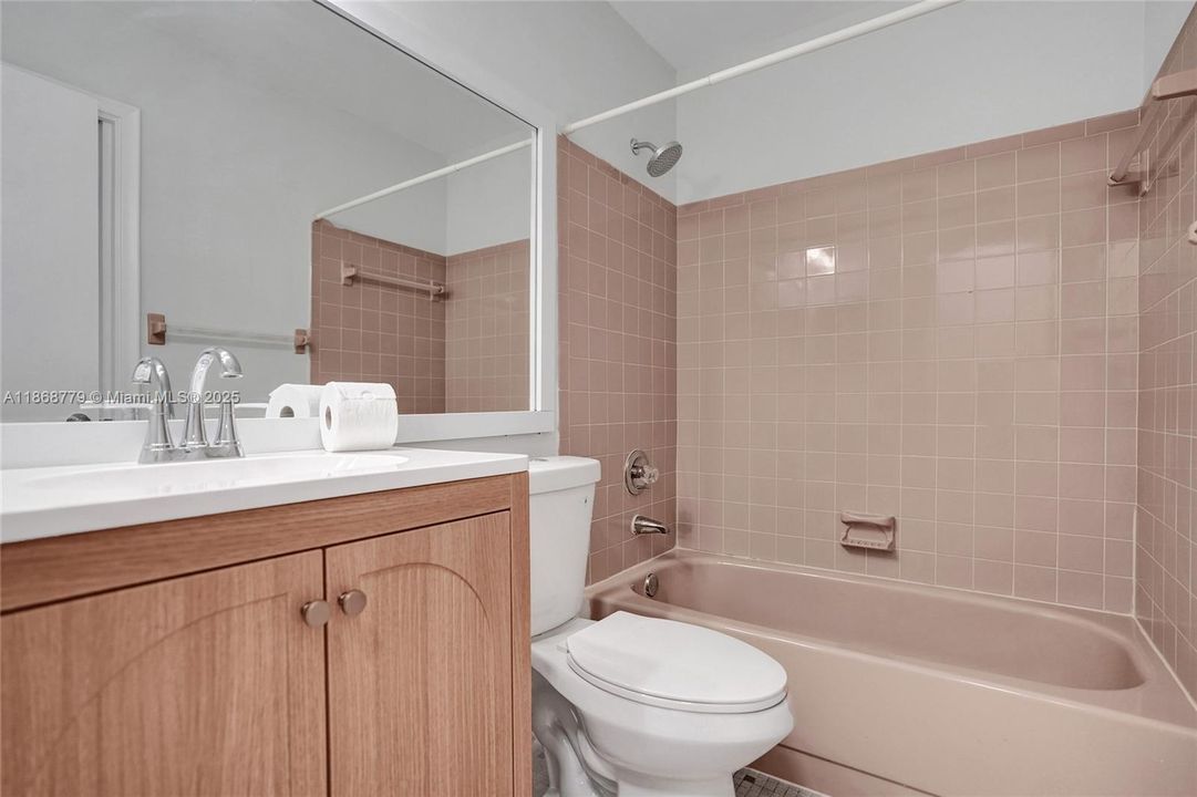 Recently Rented: $2,700 (2 beds, 2 baths, 1444 Square Feet)