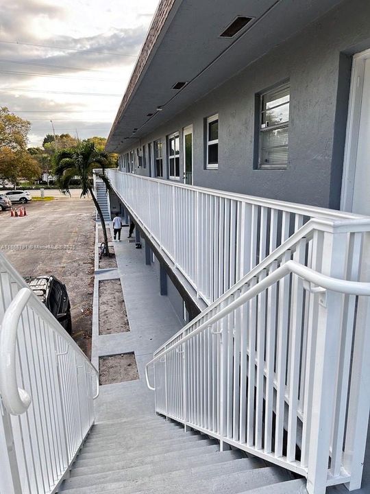 Only two floors and access stairs on both sides