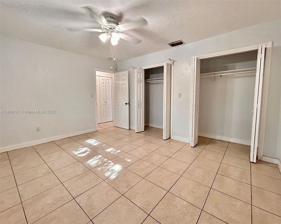 For Sale: $165,000 (1 beds, 1 baths, 700 Square Feet)