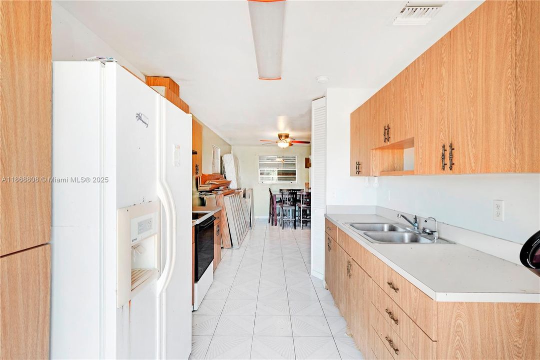 En Venta: $1,900,000 (4 camas, 3 baños, 2198 Pies cuadrados)