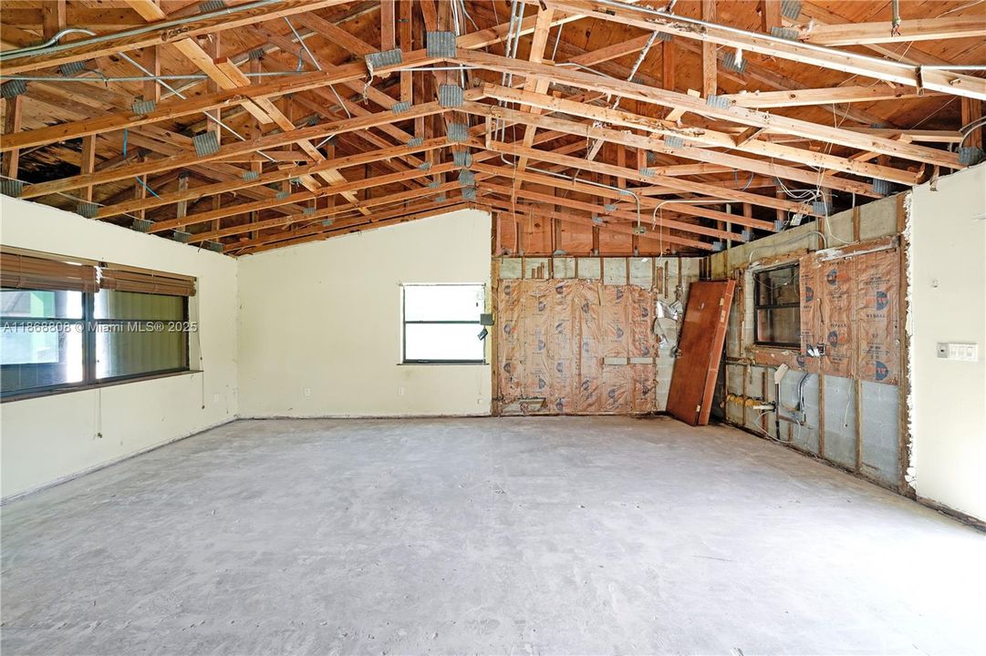 En Venta: $1,900,000 (4 camas, 3 baños, 2198 Pies cuadrados)