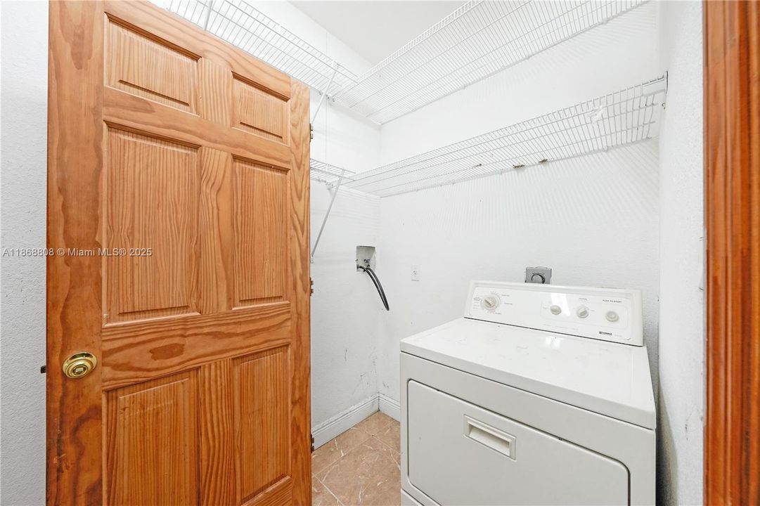 En Venta: $1,900,000 (4 camas, 3 baños, 2198 Pies cuadrados)