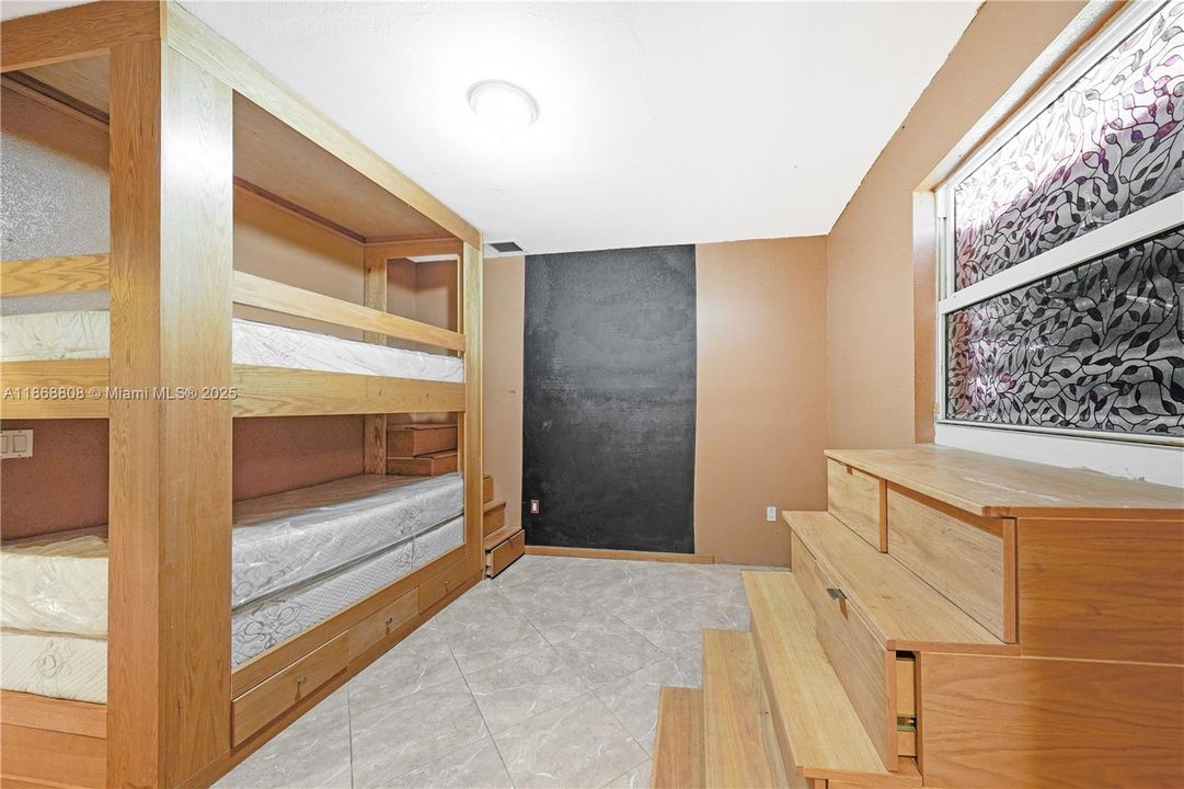 En Venta: $1,900,000 (4 camas, 3 baños, 2198 Pies cuadrados)