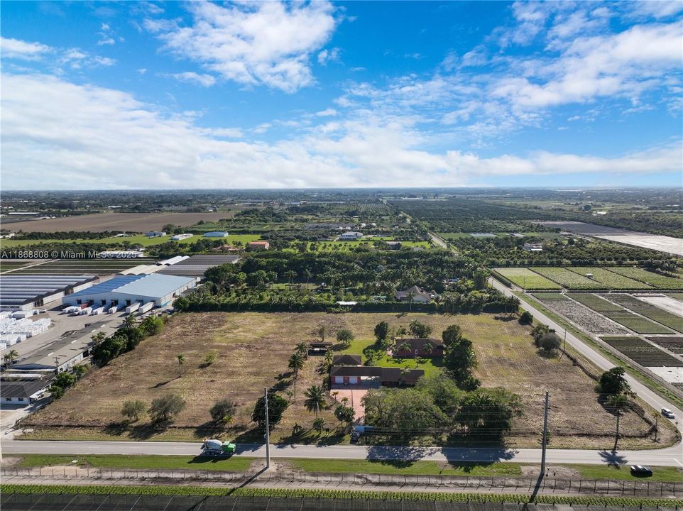 En Venta: $1,900,000 (4 camas, 3 baños, 2198 Pies cuadrados)