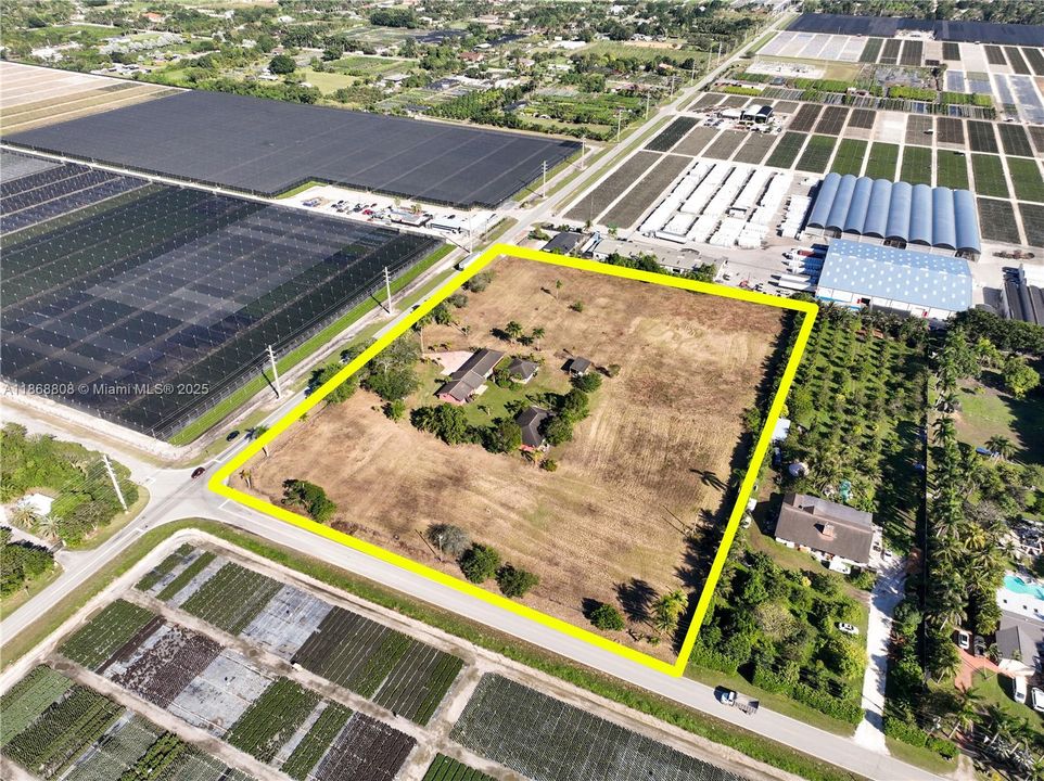 En Venta: $1,900,000 (4 camas, 3 baños, 2198 Pies cuadrados)