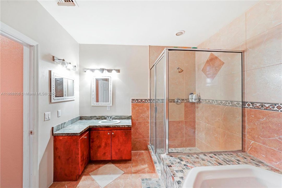 En Venta: $1,900,000 (4 camas, 3 baños, 2198 Pies cuadrados)