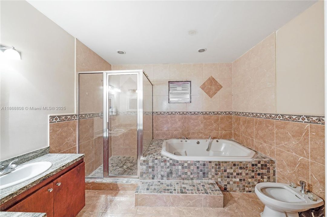 En Venta: $1,900,000 (4 camas, 3 baños, 2198 Pies cuadrados)