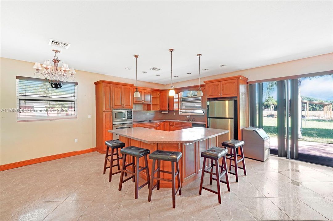 En Venta: $1,900,000 (4 camas, 3 baños, 2198 Pies cuadrados)