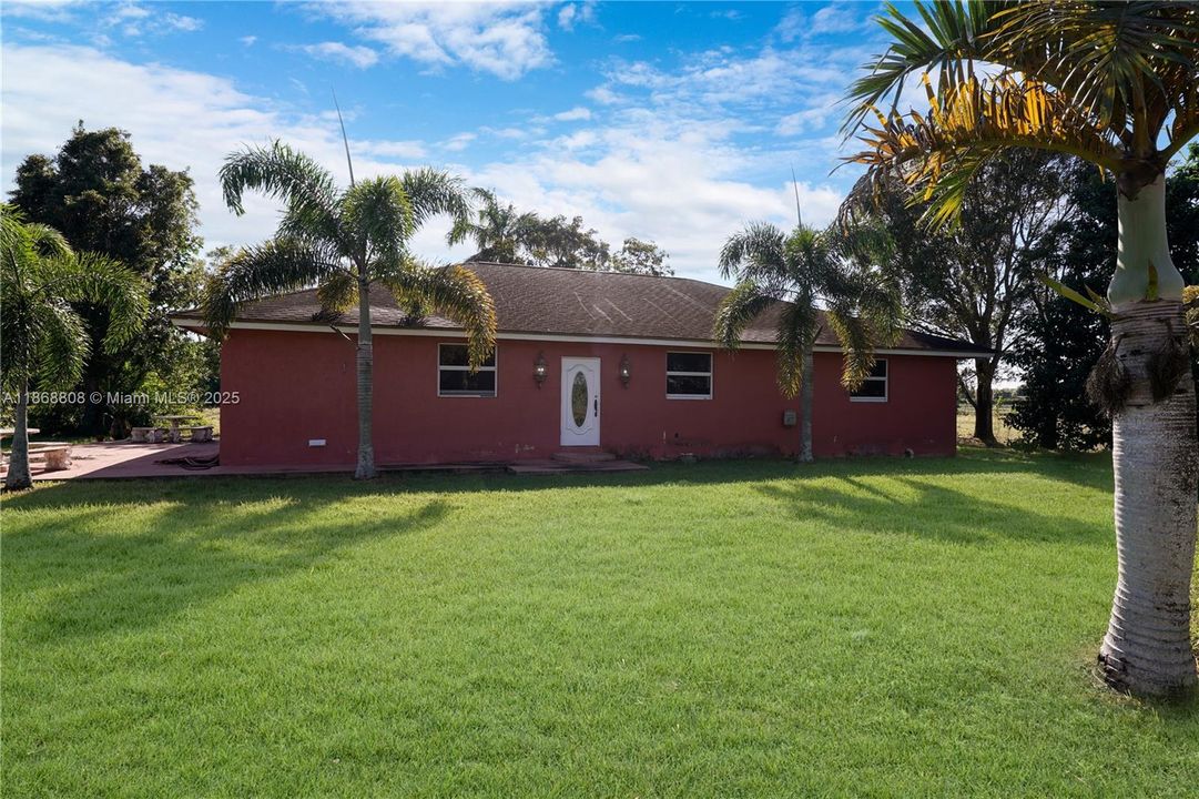 En Venta: $1,900,000 (4 camas, 3 baños, 2198 Pies cuadrados)