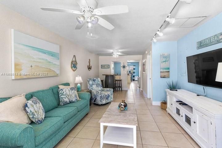 En Venta: $899,000 (3 camas, 2 baños, 1184 Pies cuadrados)