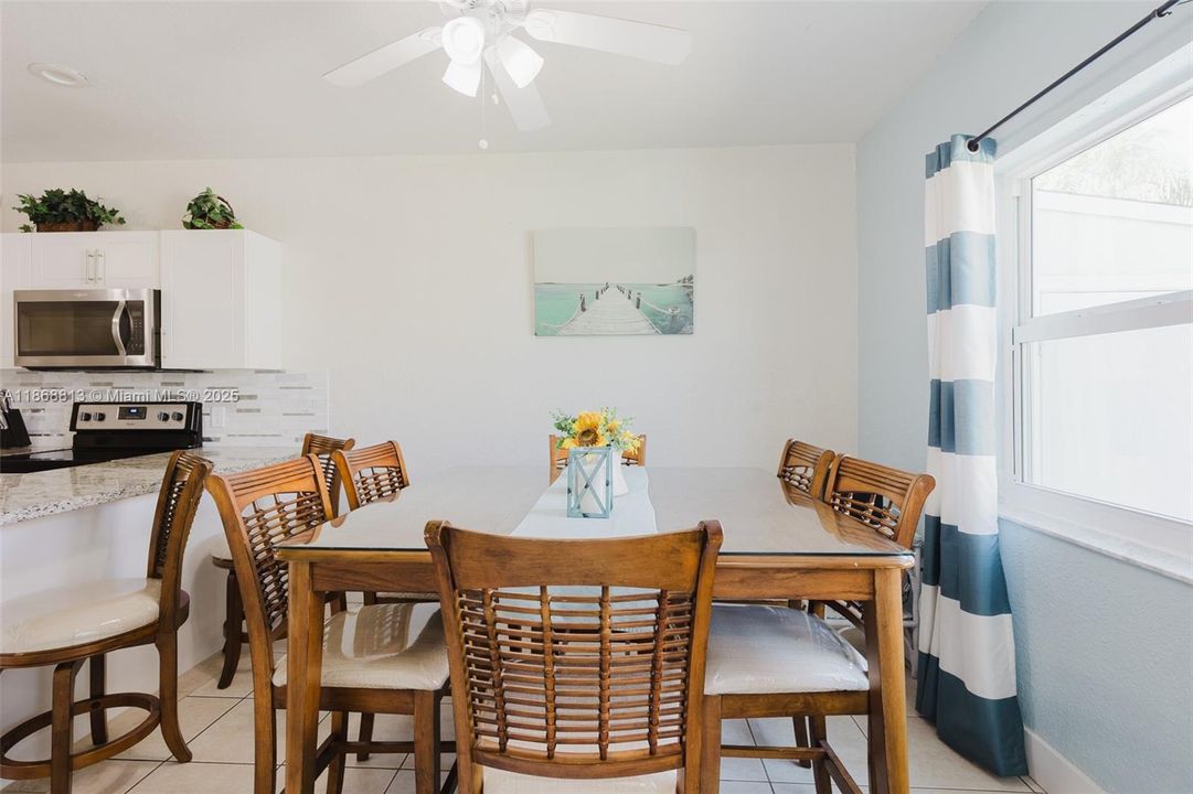 En Venta: $899,000 (3 camas, 2 baños, 1184 Pies cuadrados)