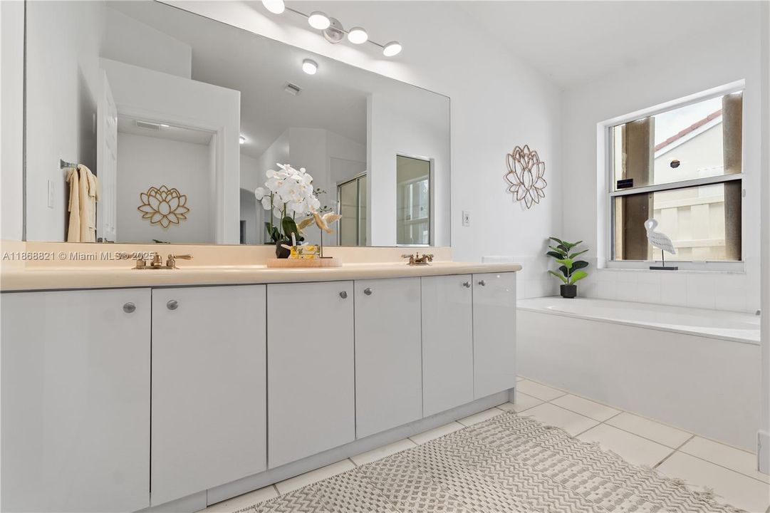 Active With Contract: $799,000 (3 beds, 2 baths, 1648 Square Feet)