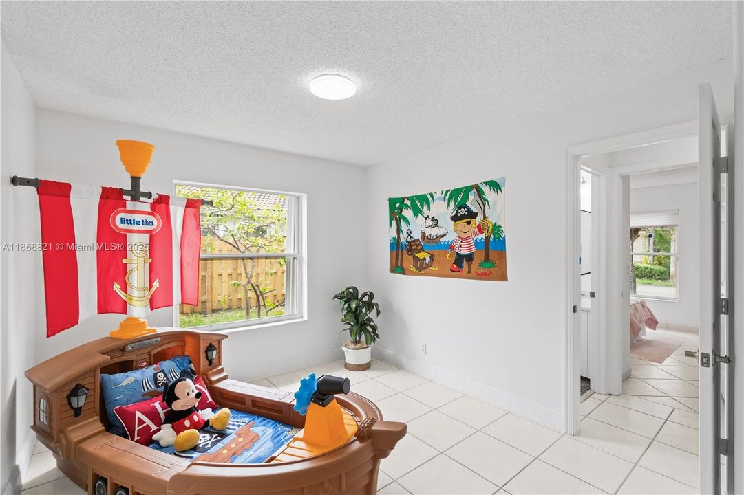 Active With Contract: $799,000 (3 beds, 2 baths, 1648 Square Feet)