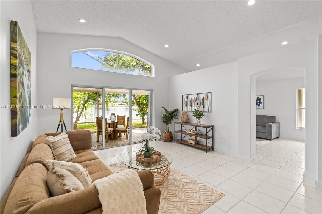 Active With Contract: $799,000 (3 beds, 2 baths, 1648 Square Feet)