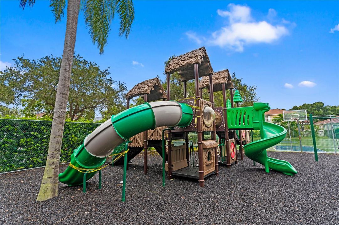 Active With Contract: $799,000 (3 beds, 2 baths, 1648 Square Feet)