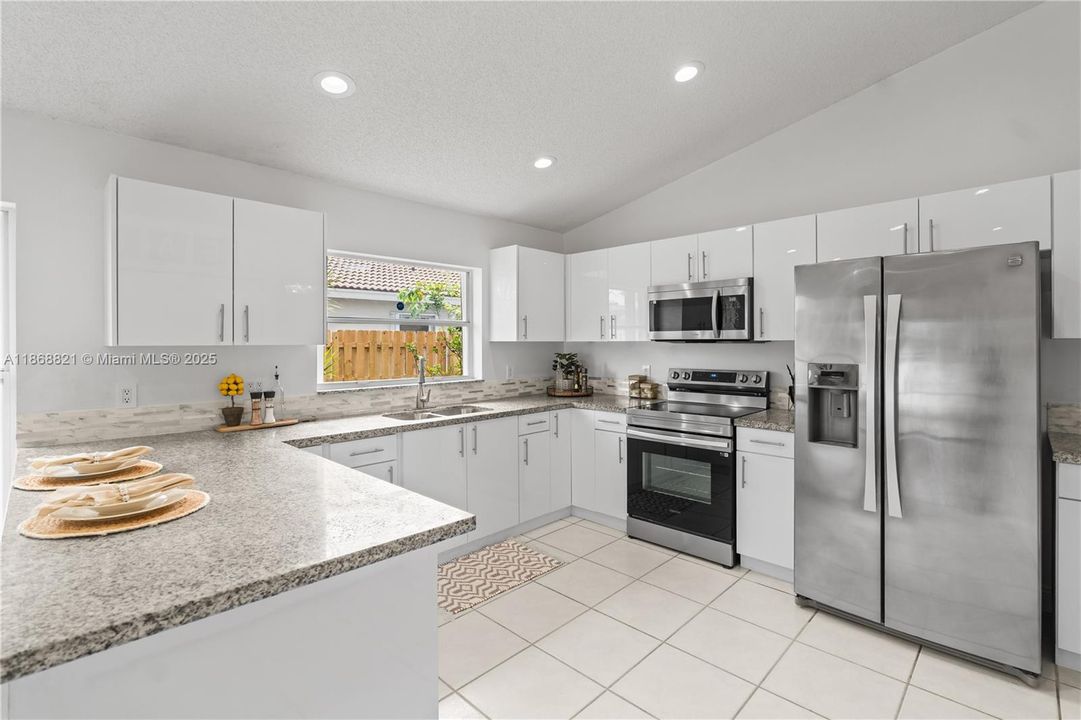 Active With Contract: $799,000 (3 beds, 2 baths, 1648 Square Feet)