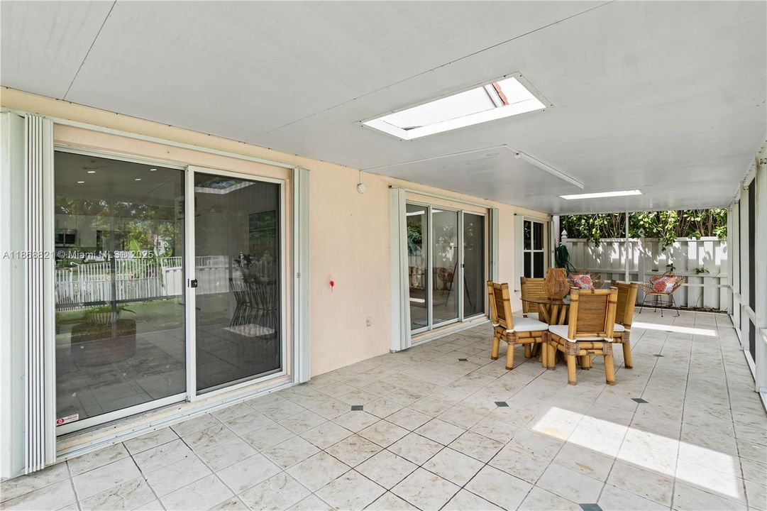 Active With Contract: $799,000 (3 beds, 2 baths, 1648 Square Feet)