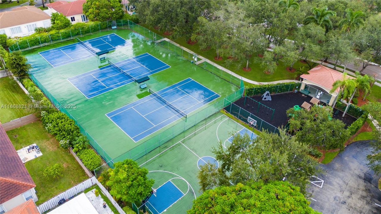 Active With Contract: $799,000 (3 beds, 2 baths, 1648 Square Feet)