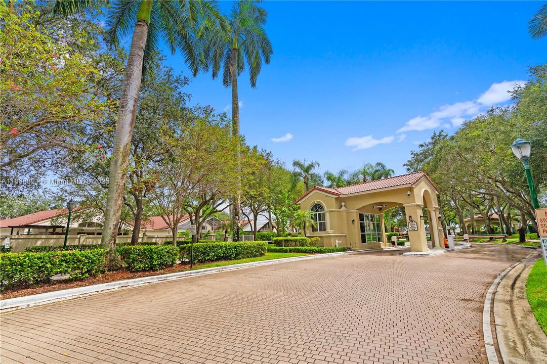 Active With Contract: $799,000 (3 beds, 2 baths, 1648 Square Feet)