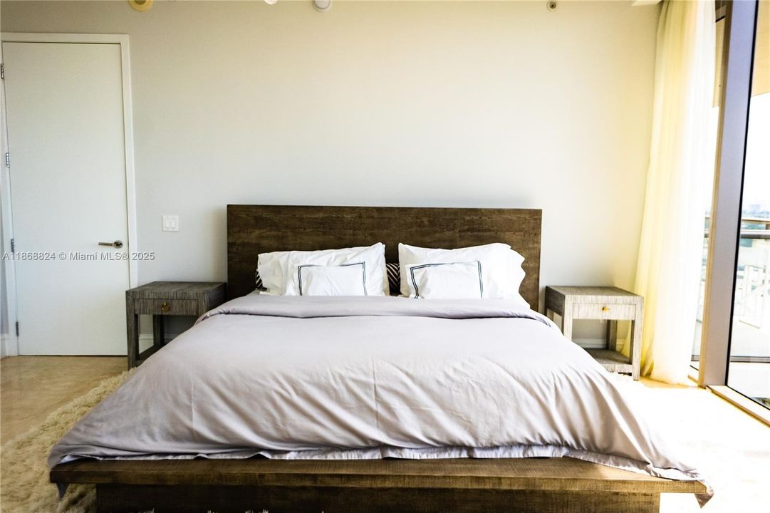 Recientemente alquilado: $20,000 (2 camas, 2 baños, 1599 Pies cuadrados)