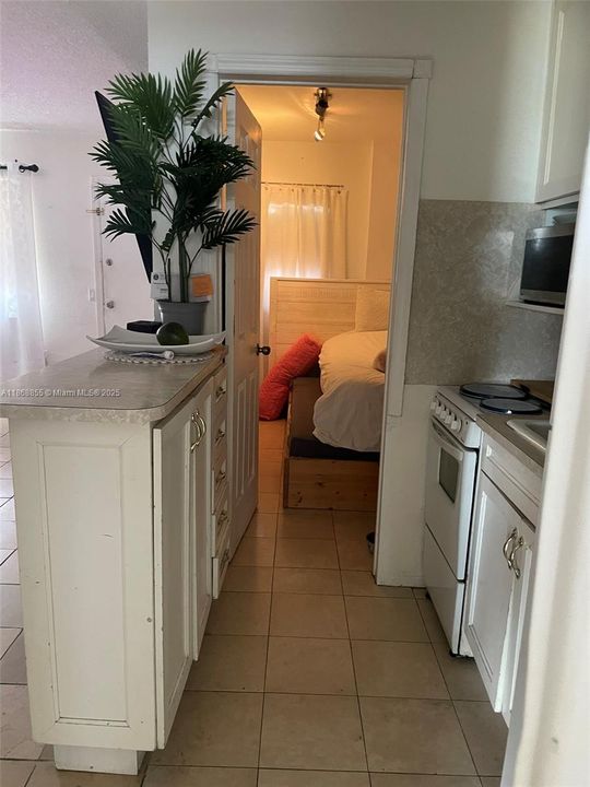 待售: $239,000 (2 贝兹, 1 浴室, 653 平方英尺)