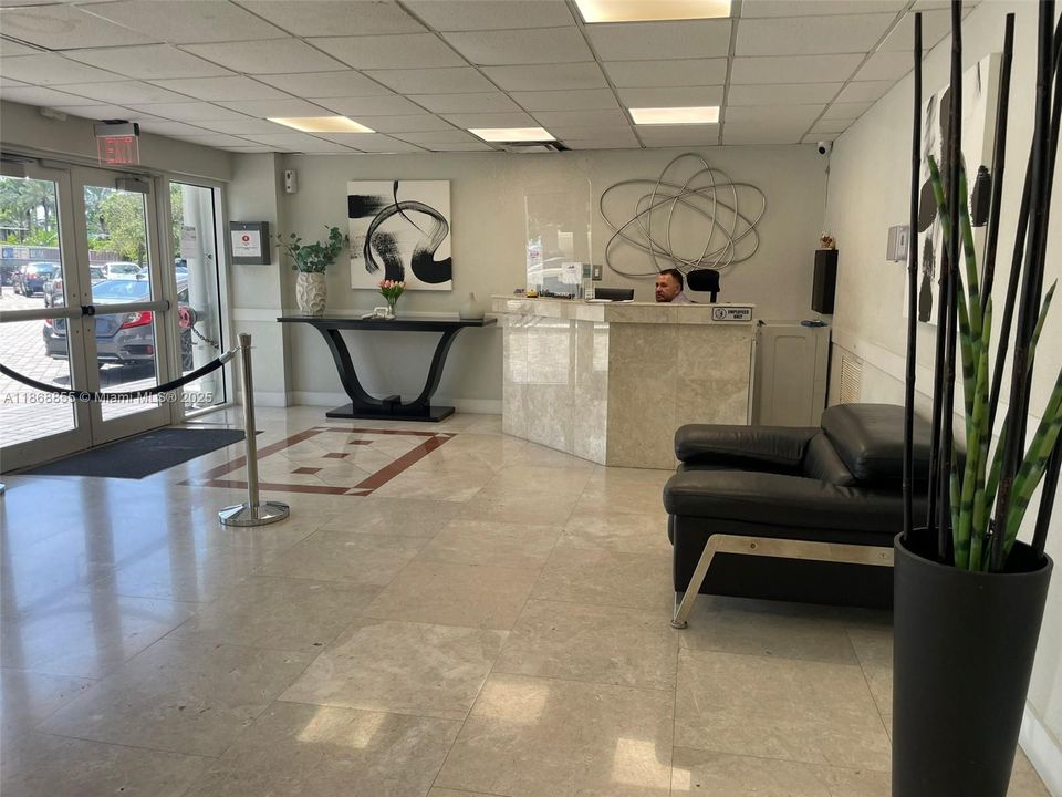 待售: $239,000 (2 贝兹, 1 浴室, 653 平方英尺)