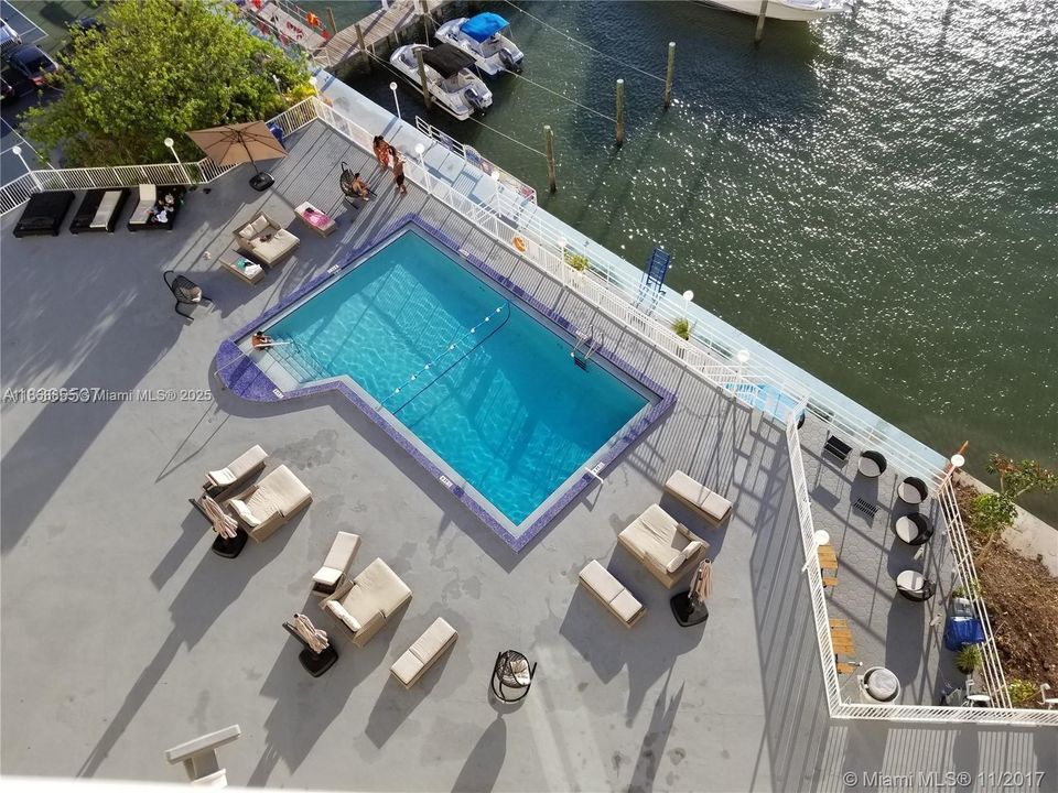 待售: $239,000 (2 贝兹, 1 浴室, 653 平方英尺)