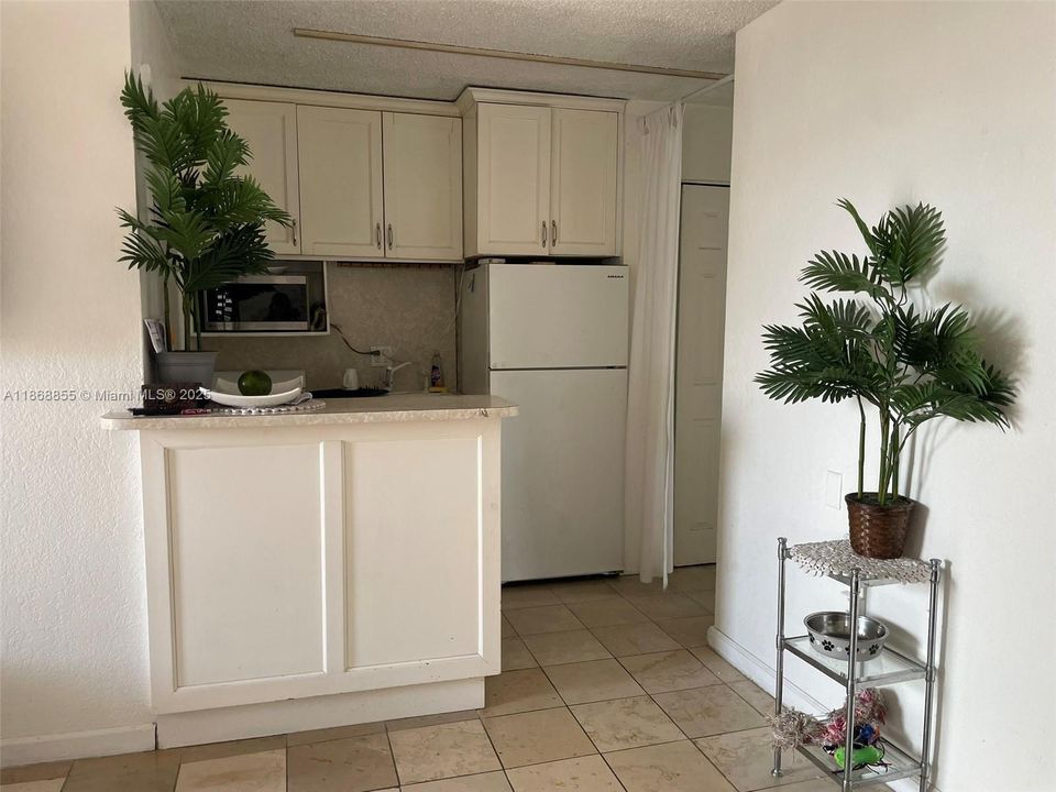 待售: $239,000 (2 贝兹, 1 浴室, 653 平方英尺)