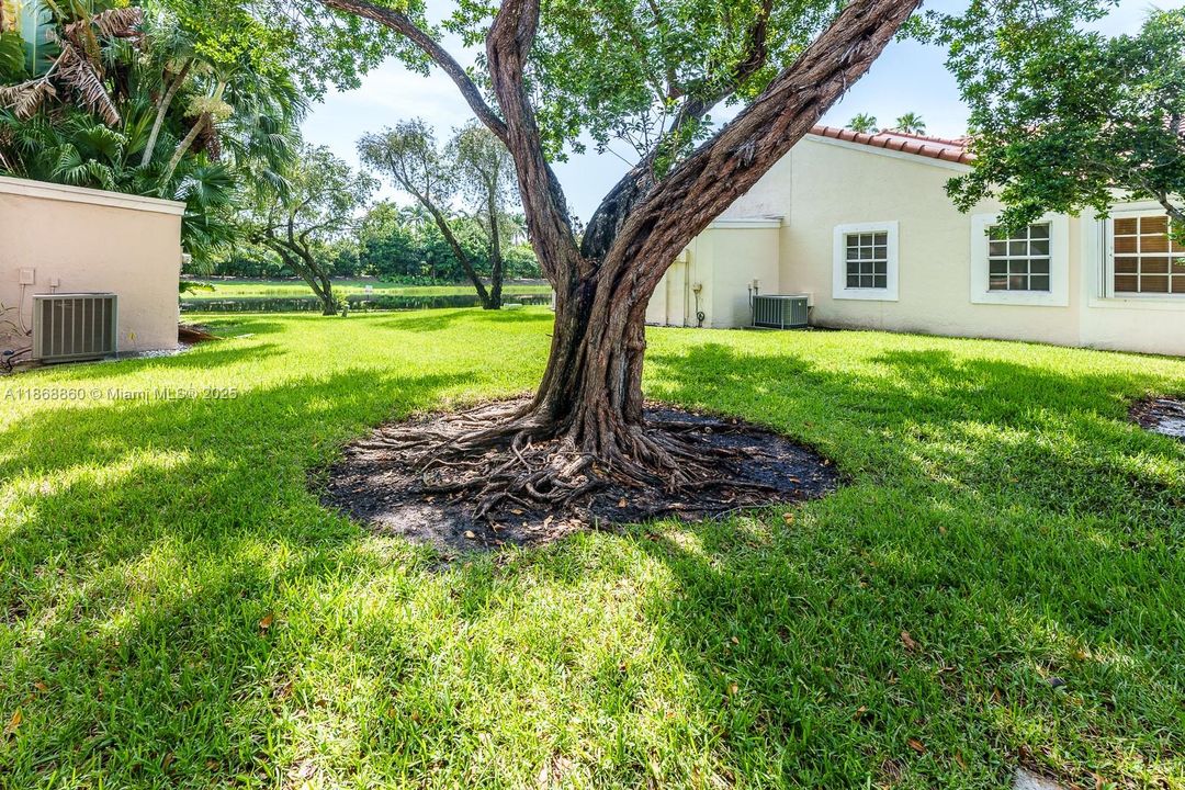 For Sale: $499,000 (2 beds, 2 baths, 913 Square Feet)
