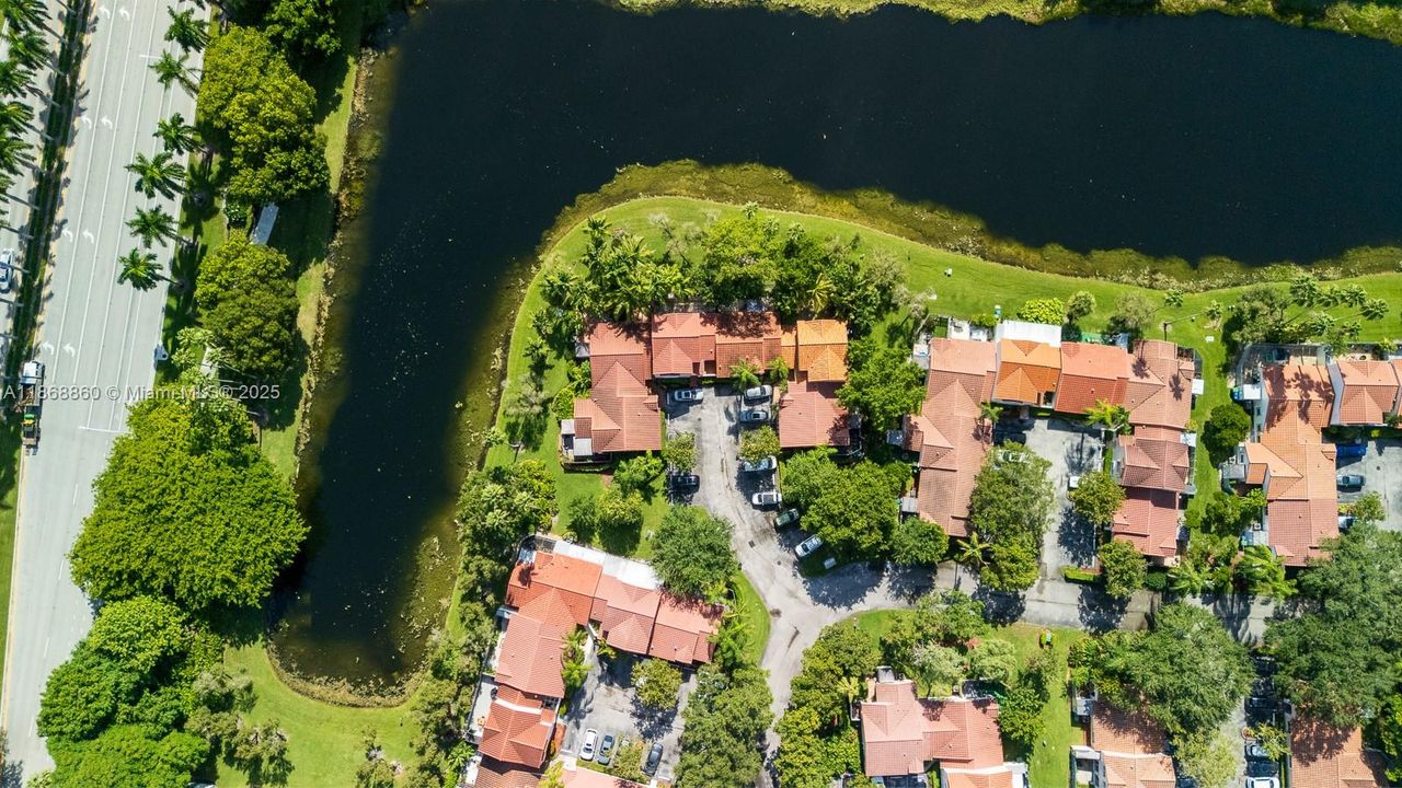 For Sale: $499,000 (2 beds, 2 baths, 913 Square Feet)