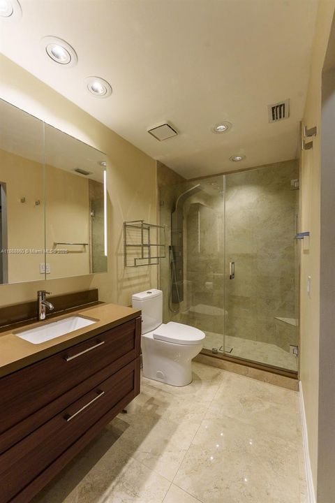 For Sale: $499,000 (2 beds, 2 baths, 913 Square Feet)