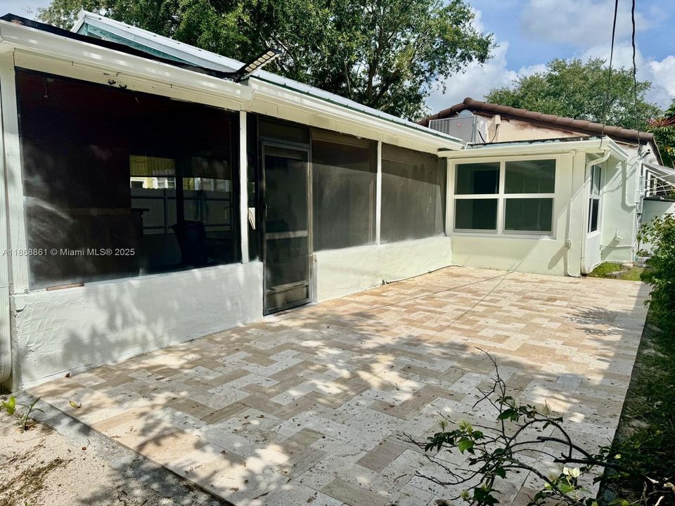 Recientemente alquilado: $3,000 (2 camas, 2 baños, 1567 Pies cuadrados)