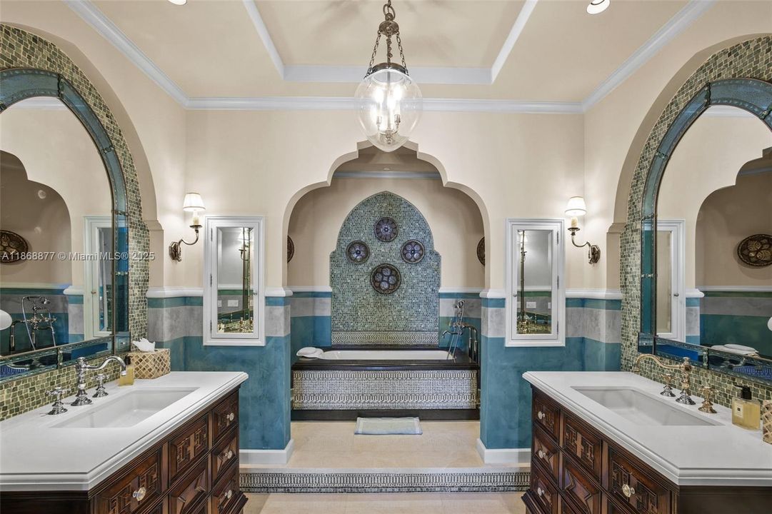 Active With Contract: $4,559,000 (3 beds, 3 baths, 2959 Square Feet)