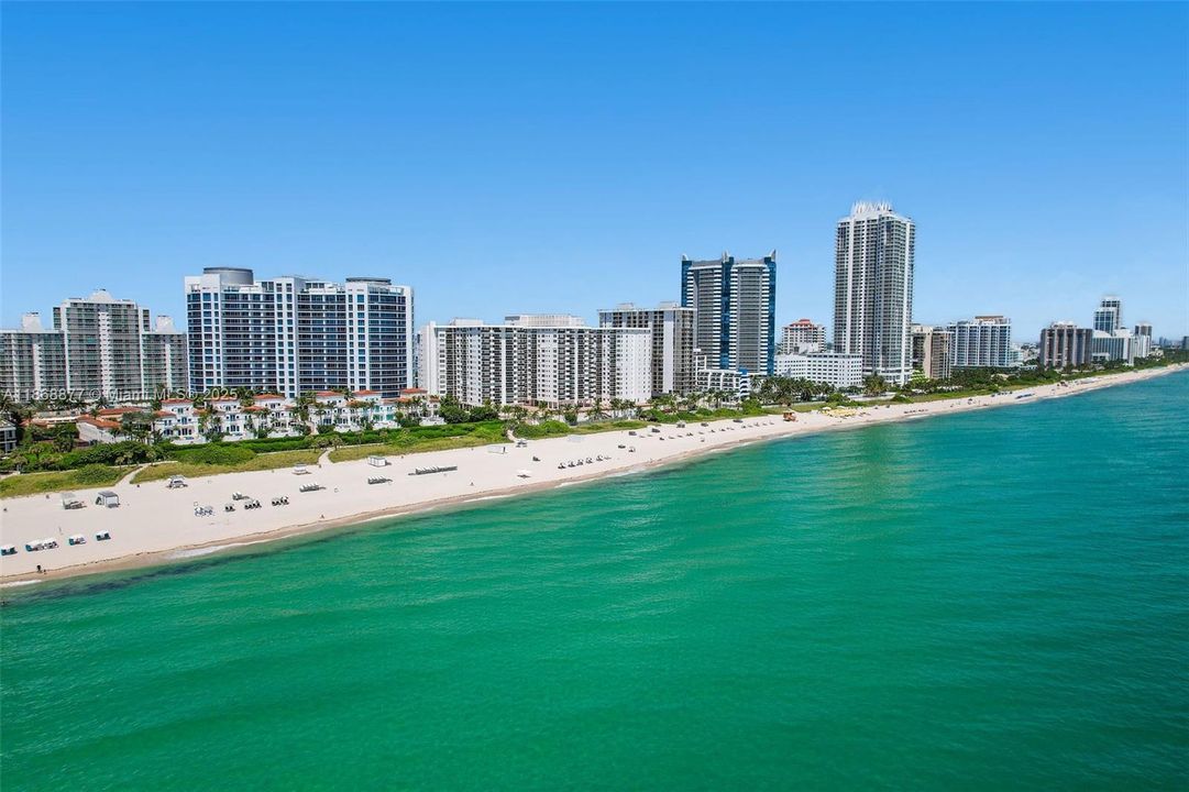 Active With Contract: $4,559,000 (3 beds, 3 baths, 2959 Square Feet)