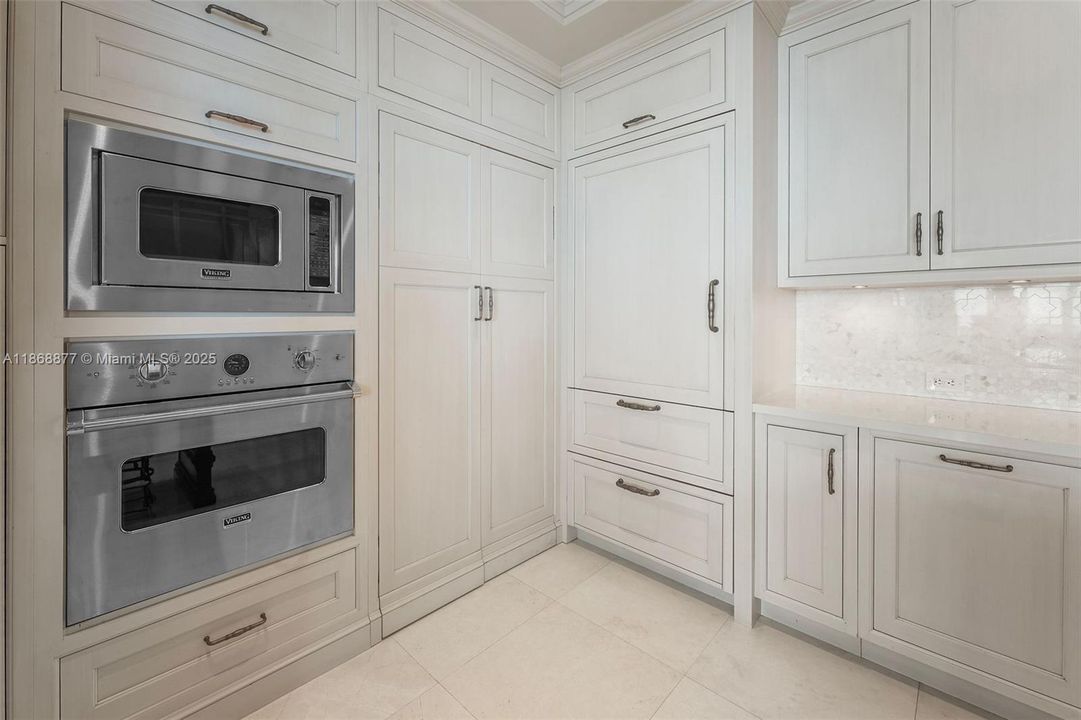 Active With Contract: $4,559,000 (3 beds, 3 baths, 2959 Square Feet)