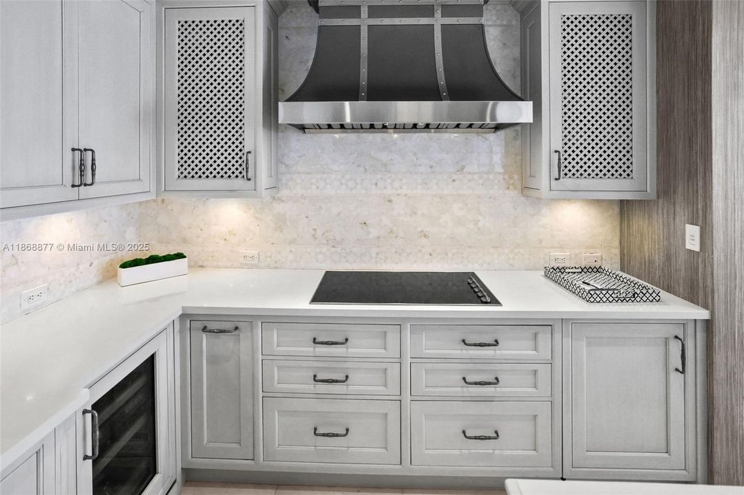 Active With Contract: $4,559,000 (3 beds, 3 baths, 2959 Square Feet)