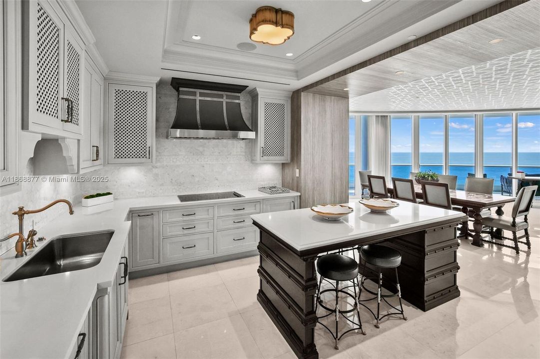 Active With Contract: $4,559,000 (3 beds, 3 baths, 2959 Square Feet)