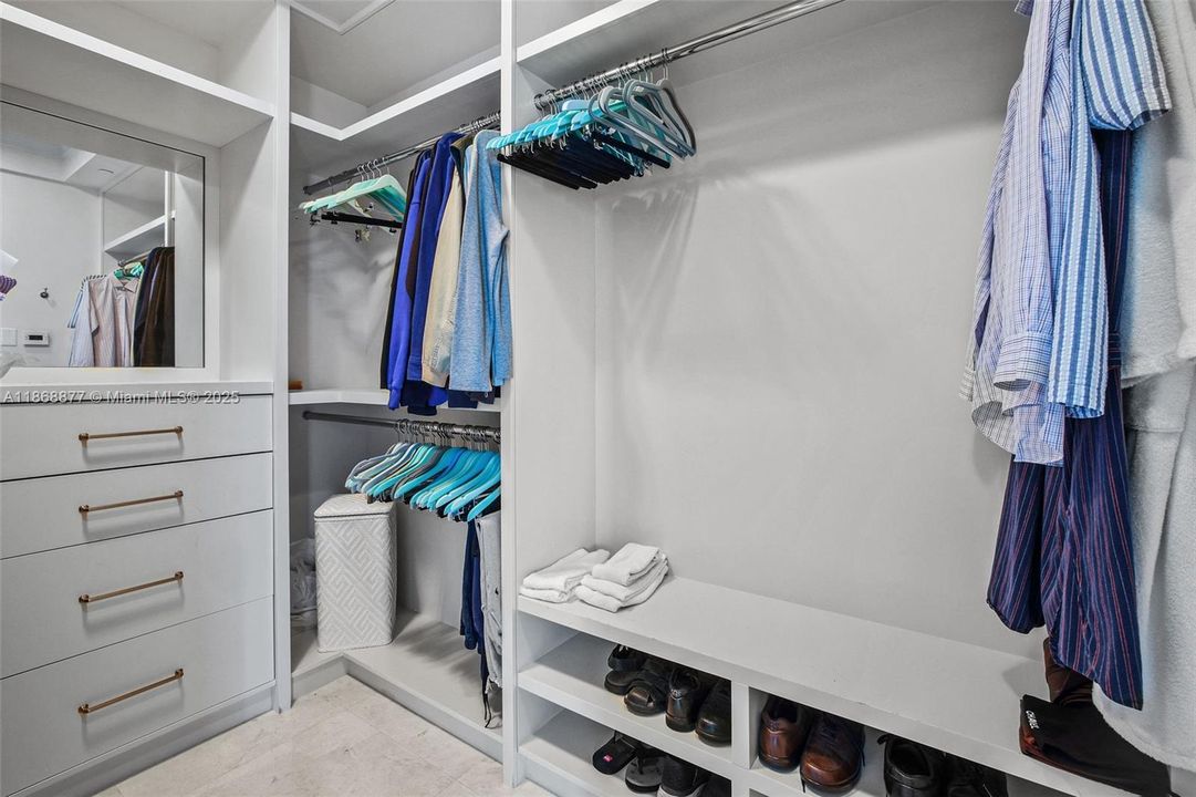 Active With Contract: $4,559,000 (3 beds, 3 baths, 2959 Square Feet)