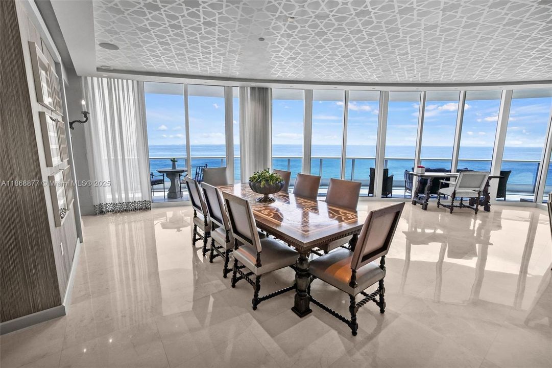 Active With Contract: $4,559,000 (3 beds, 3 baths, 2959 Square Feet)