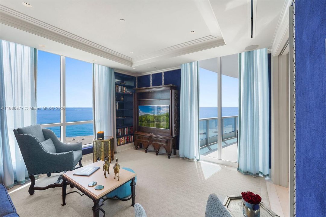 Active With Contract: $4,559,000 (3 beds, 3 baths, 2959 Square Feet)