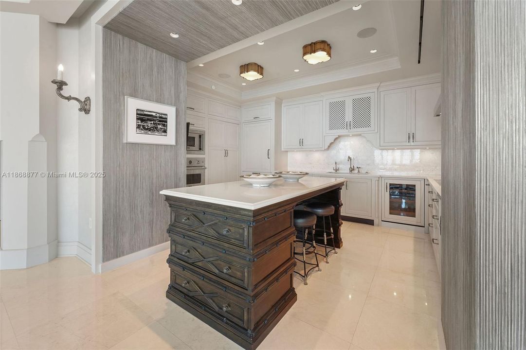 Active With Contract: $4,559,000 (3 beds, 3 baths, 2959 Square Feet)