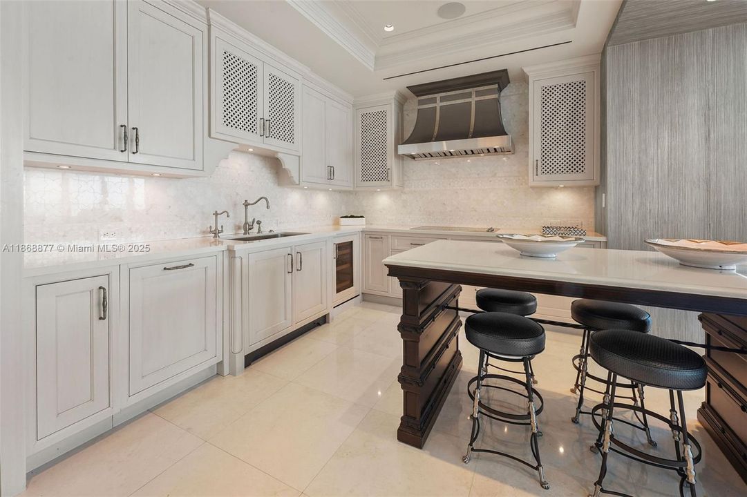 Active With Contract: $4,559,000 (3 beds, 3 baths, 2959 Square Feet)