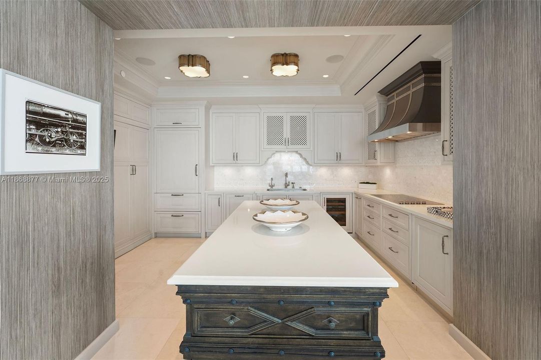 Active With Contract: $4,559,000 (3 beds, 3 baths, 2959 Square Feet)