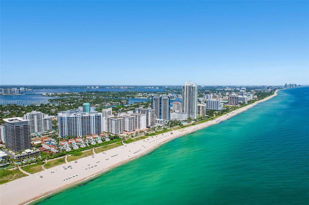 Active With Contract: $4,559,000 (3 beds, 3 baths, 2959 Square Feet)