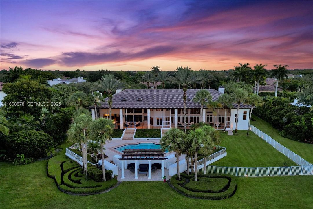 Vendido Recientemente: $5,500,000 (5 camas, 6 baños, 8626 Pies cuadrados)