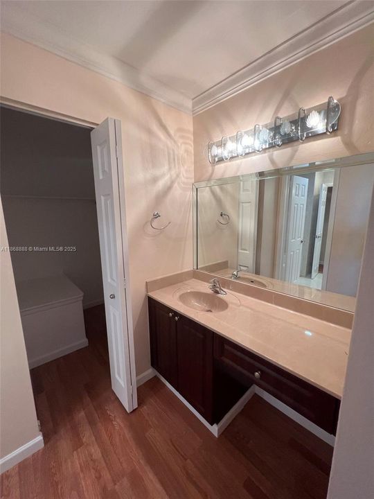 待售: $235,500 (3 贝兹, 1 浴室, 1355 平方英尺)