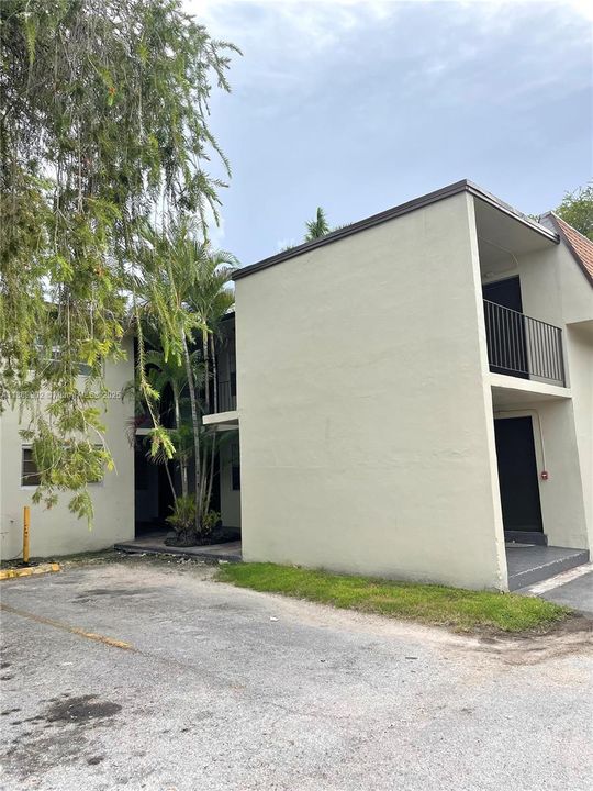 合同活跃: $190,000 (1 贝兹, 1 浴室, 558 平方英尺)