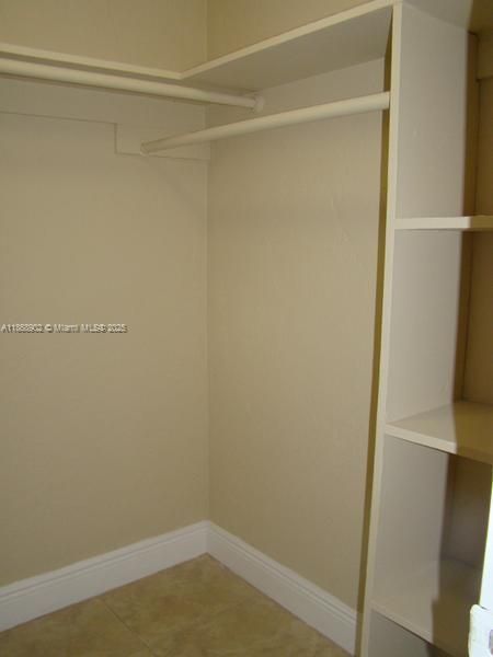 合同活跃: $190,000 (1 贝兹, 1 浴室, 558 平方英尺)