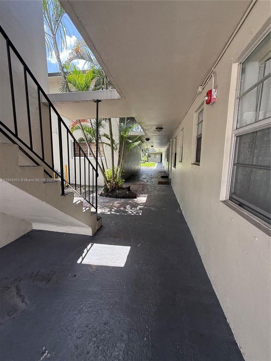 合同活跃: $190,000 (1 贝兹, 1 浴室, 558 平方英尺)