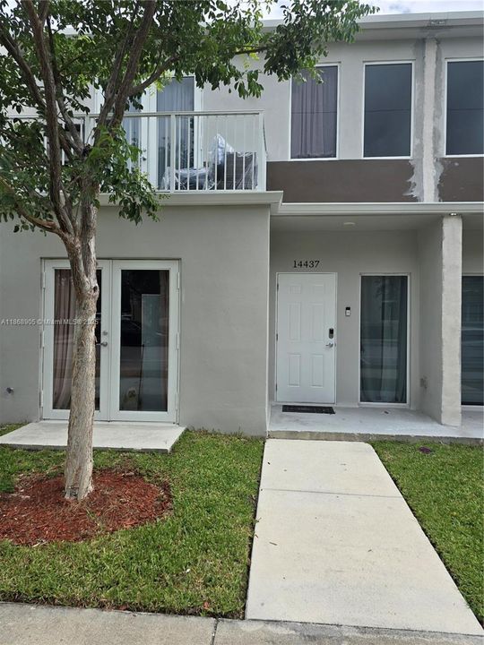 В аренду: $900 (1 спален, 1 ванн, 200 Квадратных фут)